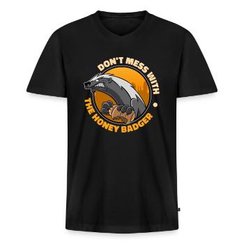 Honey Badger Ratel - Männer Premium Bio T-Shirt mit V-Ausschnitt - Schwarz - Vorne - Nico (187cm)