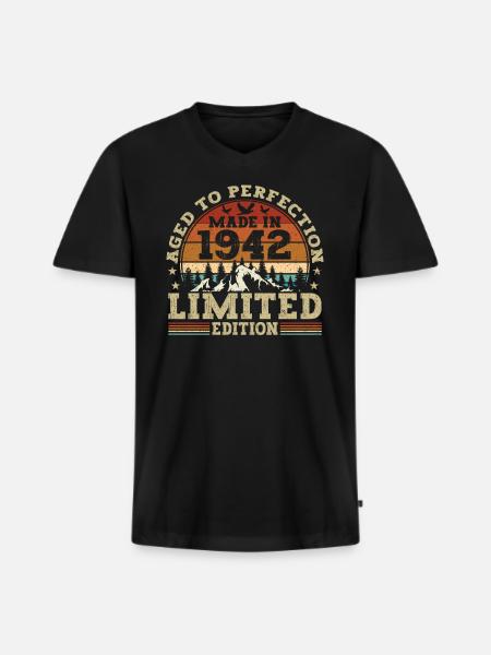 Retro birthday present from 1942 - Men's Premium Organic T-shirt with V-neck - black