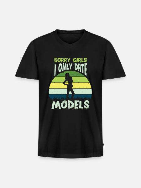 Model Only dates Models Modelmaße - Männer Premium Bio T-Shirt mit V-Ausschnitt - Schwarz