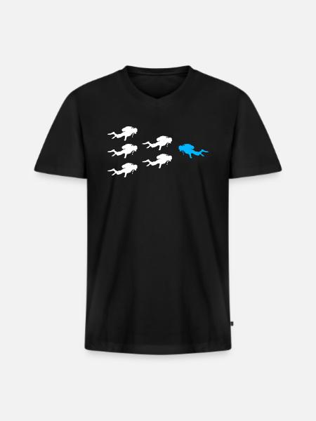 Divers swim against the tide - Men's Premium Organic T-shirt with V-neck - black