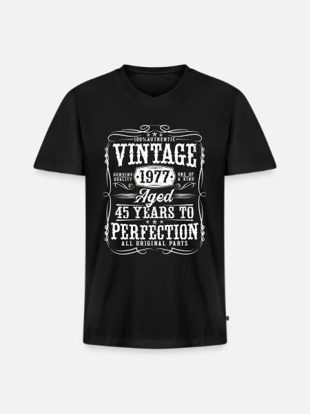 45 birthday vintage born in 1977 - Men's Premium Organic T-shirt with V-neck - black