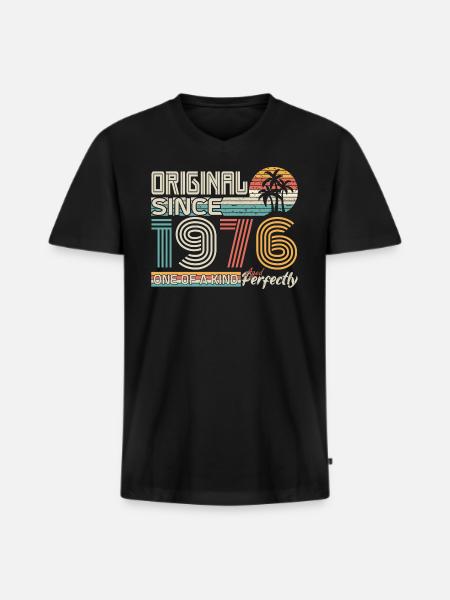 1976 anniversary 1976 born in 1976 anniversary - Men's Premium Organic T-shirt with V-neck - black