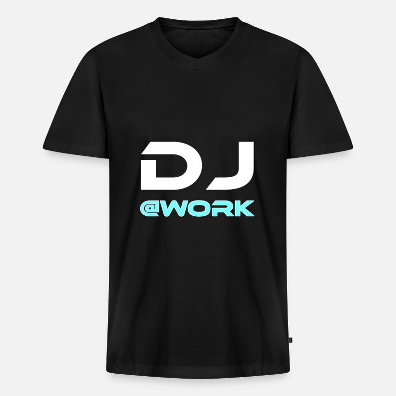 DJ at work - Männer Premium Bio T-Shirt mit V-Ausschnitt - Schwarz