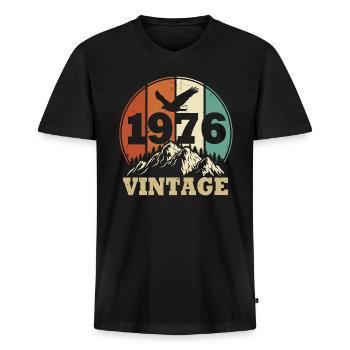 Wijnjaar 1976 - Mannen Premium Bio T-shirt met V-hals - zwart - Voor - Nico (187cm)