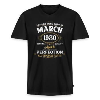 Legends Were Born In March 1950 - Männer Premium Bio T-Shirt mit V-Ausschnitt - Schwarz - Vorne - Nico (187cm)
