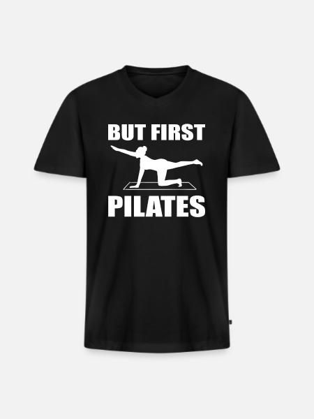 But First, Pilates - Männer Premium Bio T-Shirt mit V-Ausschnitt - Schwarz