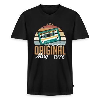 Mai 1976 Geburtstagsgeschenk 1976 Mai - 1976 Mai - Männer Premium Bio T-Shirt mit V-Ausschnitt - Schwarz - Vorne - Nico (187cm)