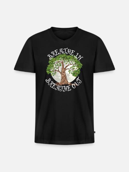 Breath in - Männer Premium Bio T-Shirt mit V-Ausschnitt - Schwarz