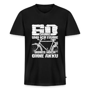 60 und ich Fahre immer noch ohne Akku Geschenkidee - Männer Premium Bio T-Shirt mit V-Ausschnitt - Schwarz - Vorne - Nico (187cm)