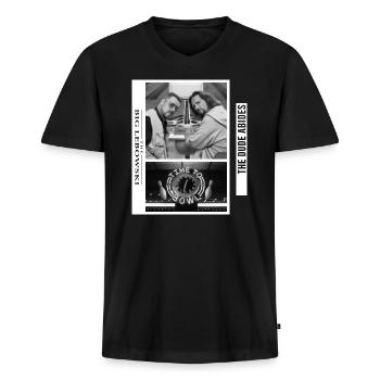 The Big Lebowski - Der Dude Und Walter Sobchak - Männer Premium Bio T-Shirt mit V-Ausschnitt - Schwarz - Vorne - Nico (187cm)