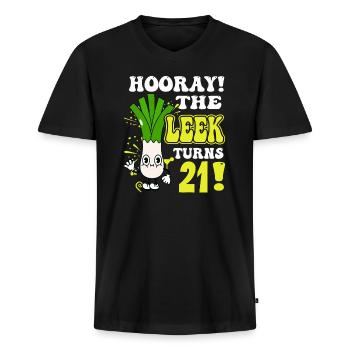 21th Bday Hooray The Leek Turns 21 Years Old - Männer Premium Bio T-Shirt mit V-Ausschnitt - Schwarz - Vorne - Nico (187cm)