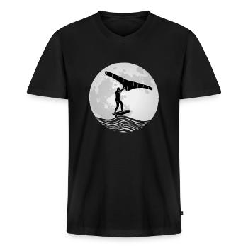 Vollmond Wing Foiler Wingsurf Wing Foil - Männer Premium Bio T-Shirt mit V-Ausschnitt - Schwarz - Vorne - Nico (187cm)