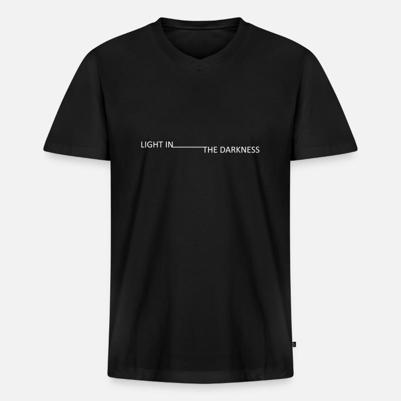 Light in the darkness - Männer Premium Bio T-Shirt mit V-Ausschnitt - Schwarz