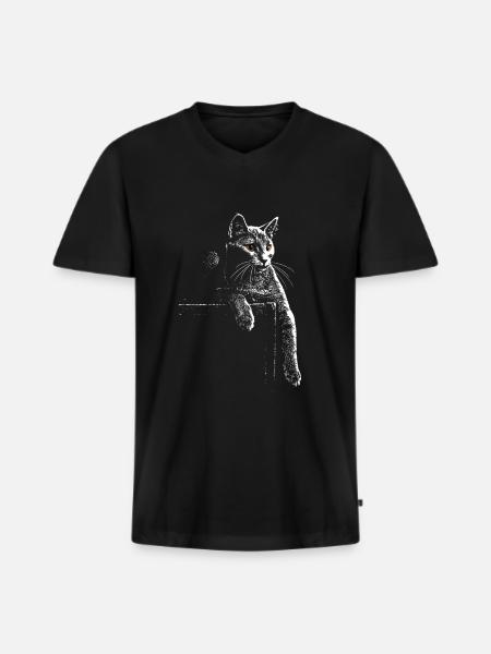 Carthusian cat at night - Men's Premium Organic T-shirt with V-neck - black