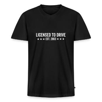 Fahrerlaubnis Est. 2003 - Männer Premium Bio T-Shirt mit V-Ausschnitt - Schwarz - Vorne - Nico (187cm)