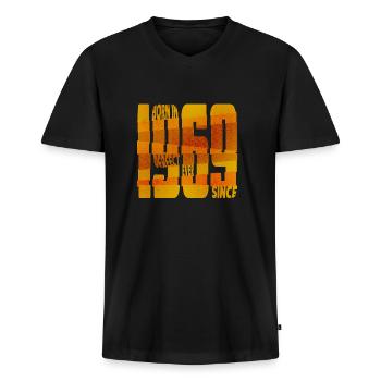 Geboren in 1969 - Männer Premium Bio T-Shirt mit V-Ausschnitt - Schwarz - Vorne - Nico (187cm)