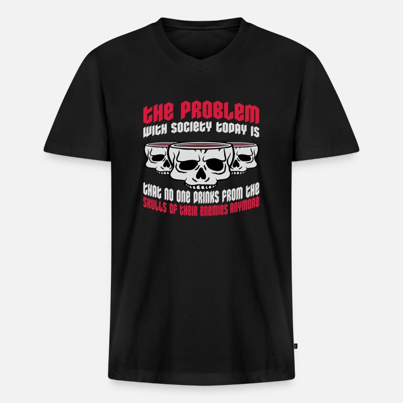 drinks from enemies skulls - Männer Premium Bio T-Shirt mit V-Ausschnitt - Schwarz