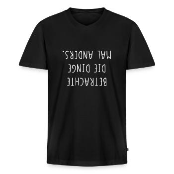 Betrachte die Dinge mal anders - Männer Premium Bio T-Shirt mit V-Ausschnitt - Schwarz - Vorne - Nico (187cm)
