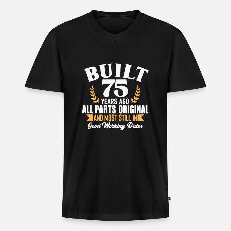 Built 75 Years Ago... - Männer Premium Bio T-Shirt mit V-Ausschnitt - Schwarz