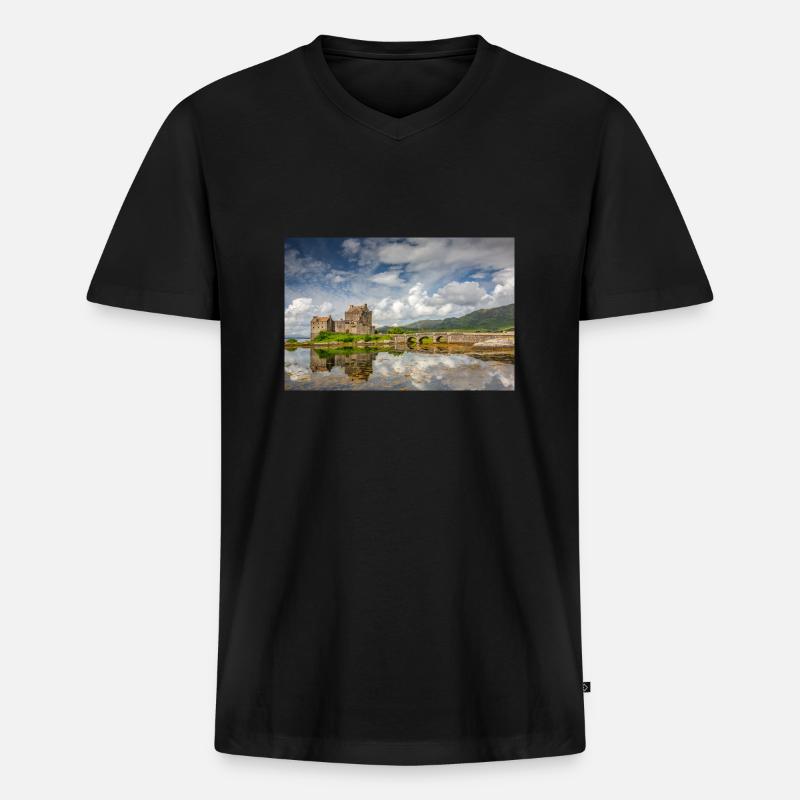 Schottland Eilean Donan Castle - Männer Premium Bio T-Shirt mit V-Ausschnitt - Schwarz