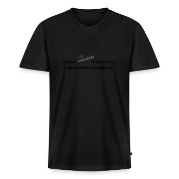 Lieber unperfekt begonnen als perfekt gezögert - Männer Premium Bio T-Shirt mit V-Ausschnitt - Schwarz - Vorne - Nico (187cm)