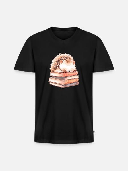 Cute hedgehog sleeping on books - Men's Premium Organic T-shirt with V-neck - black