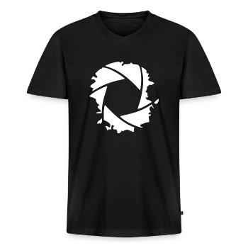 Fotograf - Männer Premium Bio T-Shirt mit V-Ausschnitt - Schwarz - Vorne - Nico (187cm)