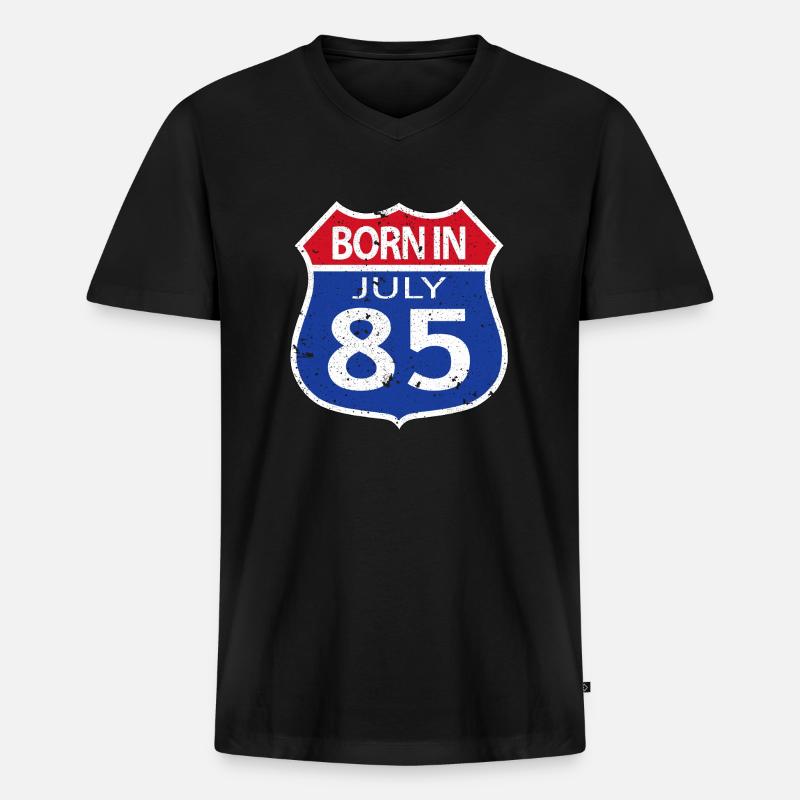 Born in July 1985 - Men's Premium Organic T-shirt with V-neck - black