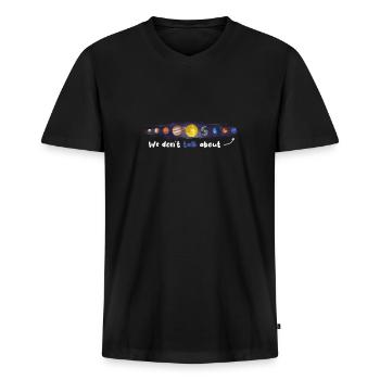 Pluto 1930-2006 Never Forget - Männer Premium Bio T-Shirt mit V-Ausschnitt - Schwarz - Vorne - Nico (187cm)