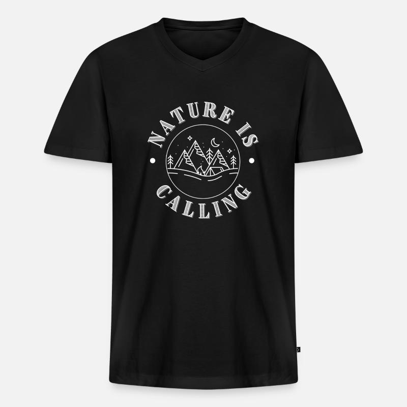 Nature is calling - Männer Premium Bio T-Shirt mit V-Ausschnitt - Schwarz