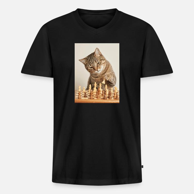 Katze spielt Schach - Männer Premium Bio T-Shirt mit V-Ausschnitt - Schwarz