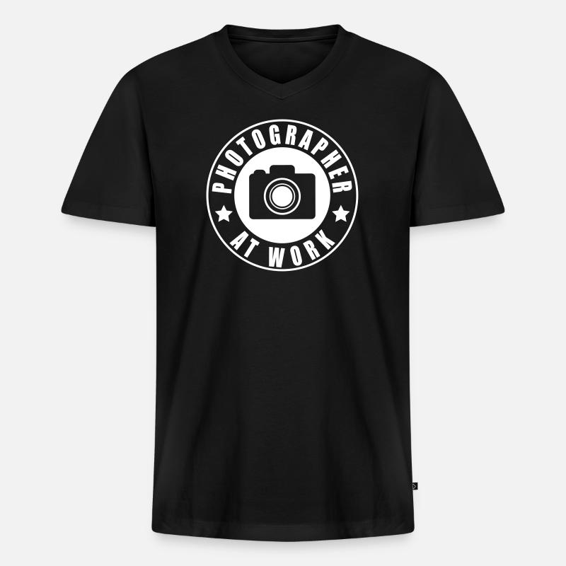 Photographer at work - Männer Premium Bio T-Shirt mit V-Ausschnitt - Schwarz