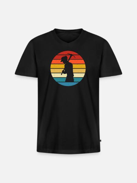 Gold miner panning sunset - Men's Premium Organic T-shirt with V-neck - black