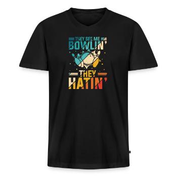 They see me Bowlin' They Hatin' Best Sport Bowling - Männer Premium Bio T-Shirt mit V-Ausschnitt - Schwarz - Vorne - Nico (187cm)
