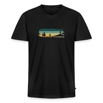 Fichtelgebirge Wanderer Schneeberg - Männer Premium Bio T-Shirt mit V-Ausschnitt - Schwarz - Vorne - Nico (187cm)
