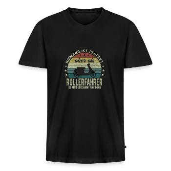 Niemand ist Perfekt aber als Rollerfahrer - Männer Premium Bio T-Shirt mit V-Ausschnitt - Schwarz - Vorne - Nico (187cm)