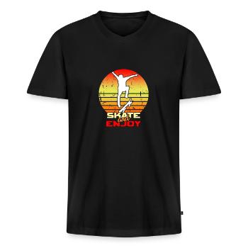 Skateboard Retro skate and enjoy - Männer Premium Bio T-Shirt mit V-Ausschnitt - Schwarz - Vorne - Nico (187cm)