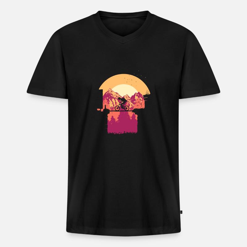 Biker auf Brücke - Männer Premium Bio T-Shirt mit V-Ausschnitt - Schwarz
