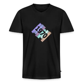 Gruftis 1970 - Männer Premium Bio T-Shirt mit V-Ausschnitt - Schwarz - Vorne - Nico (187cm)