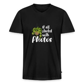 Det hele startede med fotos - Premium økologisk T-shirt med V-hals til mænd - sort - Foran - Nico (187cm)