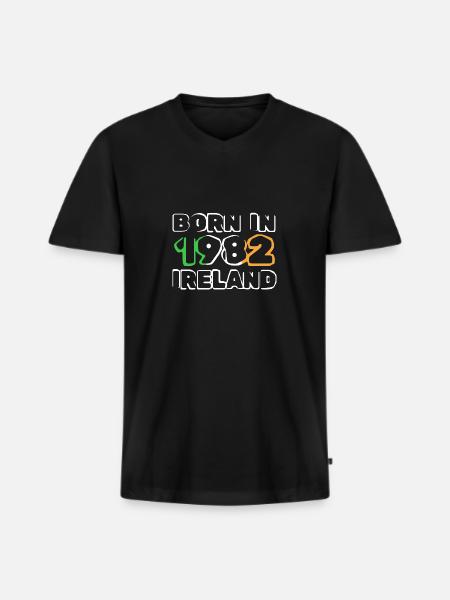 Ireland 1982 - Männer Premium Bio T-Shirt mit V-Ausschnitt - Schwarz