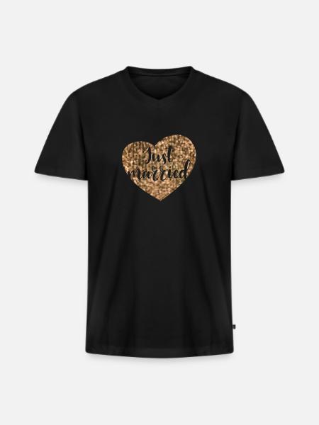just married heart glam - Men's Premium Organic T-shirt with V-neck - black