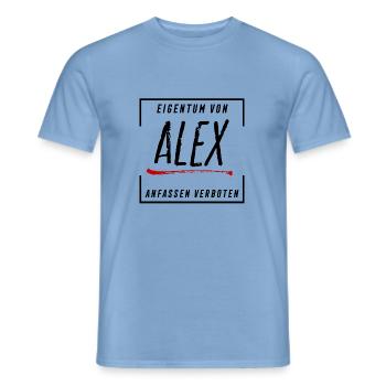 Eigentum von Alex - Männer T-Shirt - Carolina Blue - Vorne - AI Model Male 178 light (178cm)