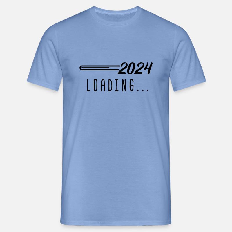 2024 loading - Männer T-Shirt - Carolina Blue