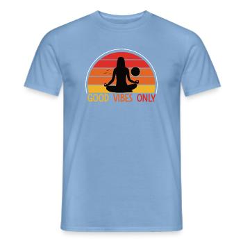 Meditative Frau Sonnenuntergang Design - Männer T-Shirt - Carolina Blue - Vorne - AI Model Male 178 light (178cm)