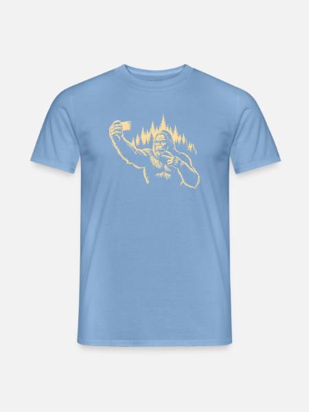 Sasquatch-Selfie in Pines - Männer T-Shirt - Carolina Blue