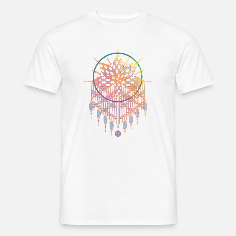 Macramé pendant with ornate knot patterns Men’s T-shirt