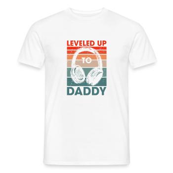 Level Up To Daddy Werdender Papa - Männer T-Shirt - Weiß - Vorne - AI Model Male 178 dark (178cm)