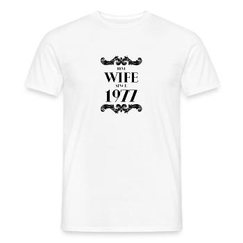 Meilleure épouse depuis 1977 Mariage - T-shirt homme - blanc - Devant - AI Model Male 178 dark (178cm)