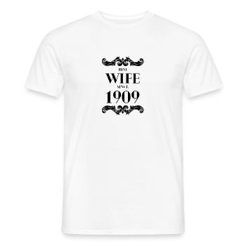 Beste Ehefrau seit 1909 Hochzeit - Männer T-Shirt - Weiß - Vorne - AI Model Male 178 dark (178cm)